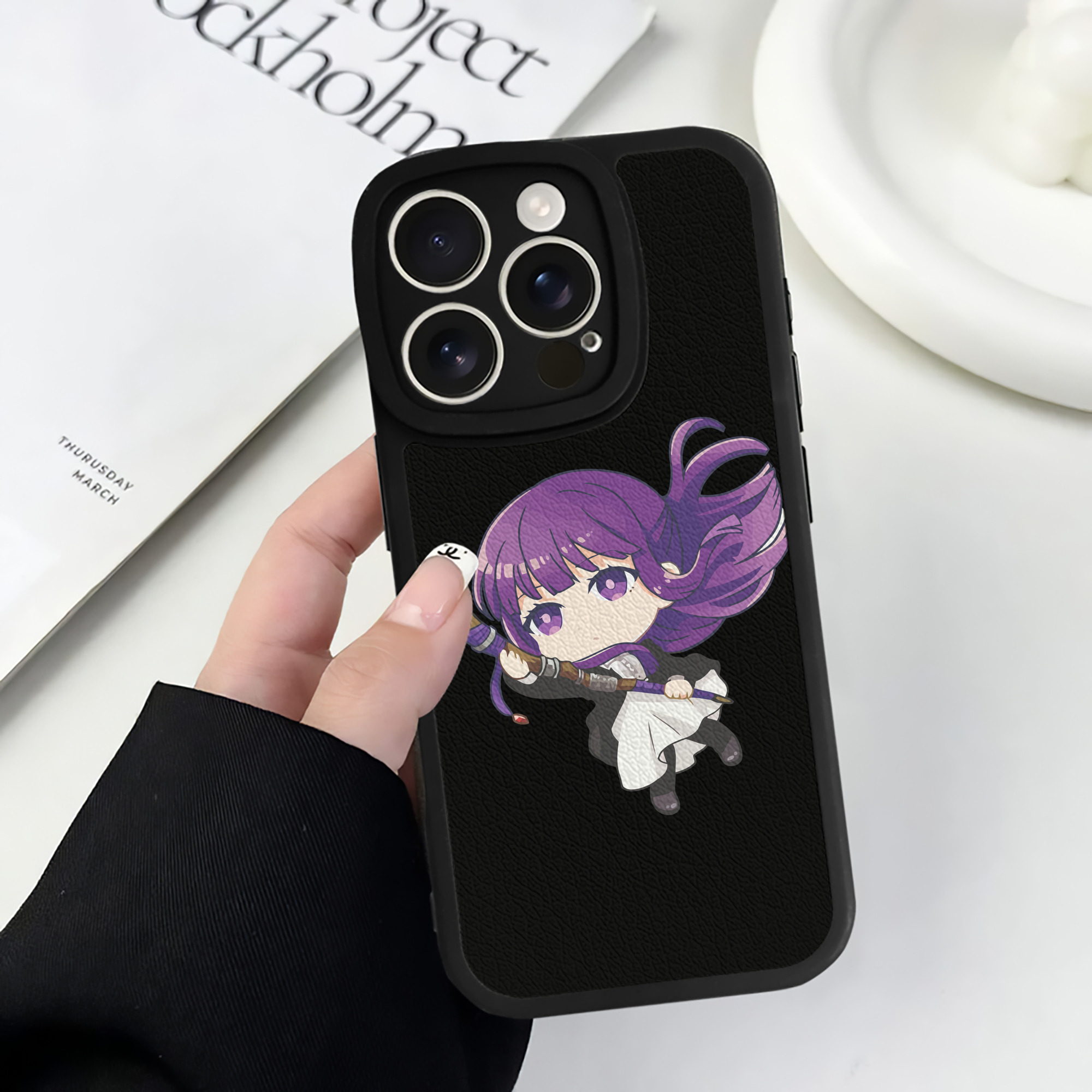 （画像用） 葬送のフリーレン Frieren 【iPhone 16シリーズ対応】シリコンスマホケース（レザー調） 材質：シリコン
